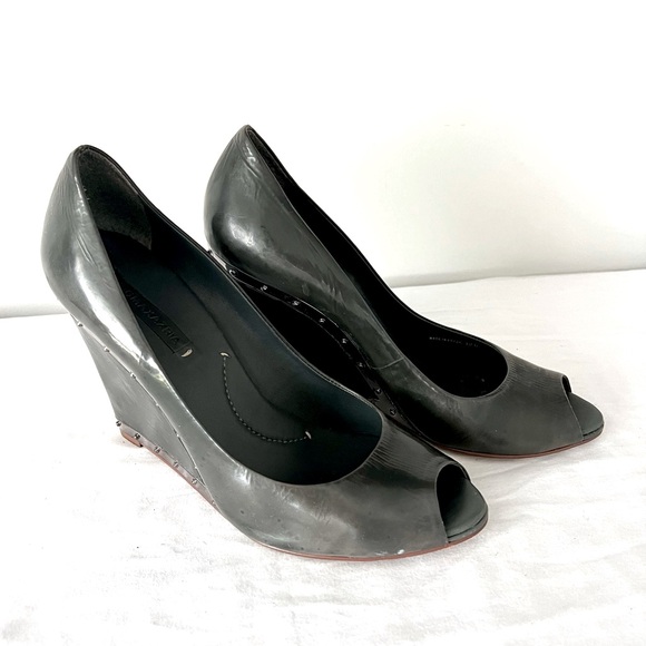 BCBG Max Azria Grey Leather Peep Toe Wedges Silver Studded Accents - Picture 5 of 9